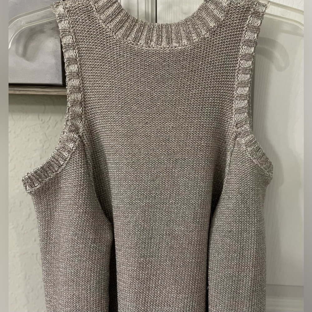 BCBG Max Azaria Women’s Cold Shoulder Metallic Cable Knit L/S Sweater-XS-EUC - Picture 4 of 16